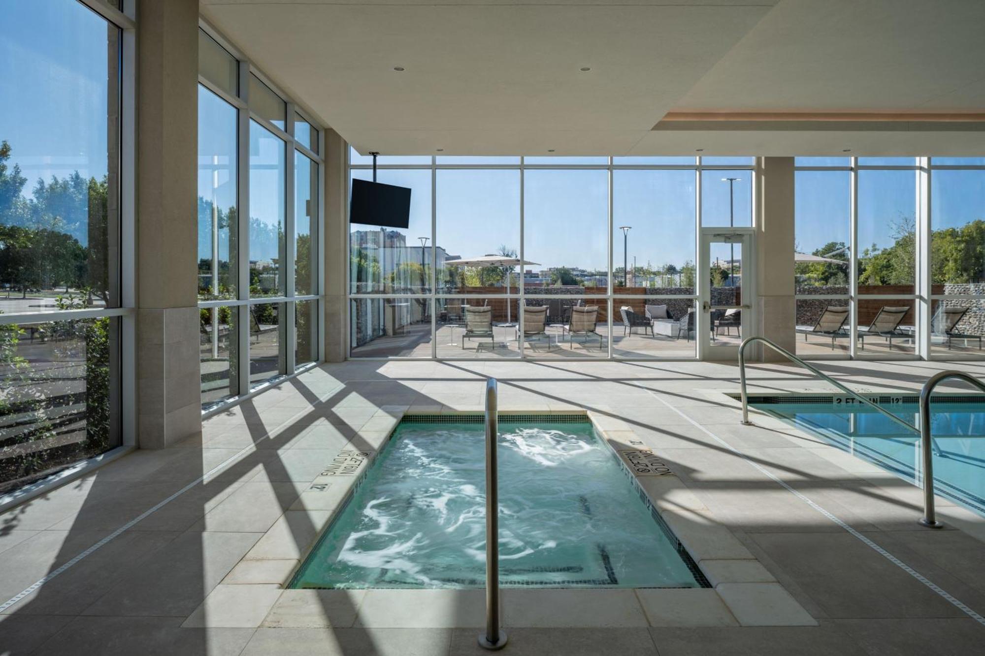Hotel Delta By Marriott Convention Center Wichita Falls